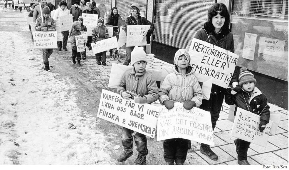 sverigefinska barn protesterar mot att finska klasser dras in